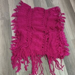 AmiCi Womens Knitted Scarf With Fringes. Size: One Size